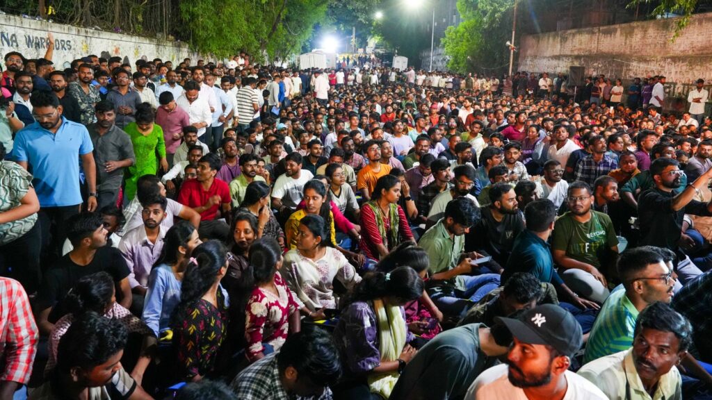 11 दिन बाद MPSC छात्रों का आंदोलन खत्म, जांच पूरी होने तक अध्यक्ष छुट्टी पर 1 11 दिन बाद MPSC छात्रों का आंदोलन खत्म, जांच पूरी होने तक अध्यक्ष छुट्टी पर
